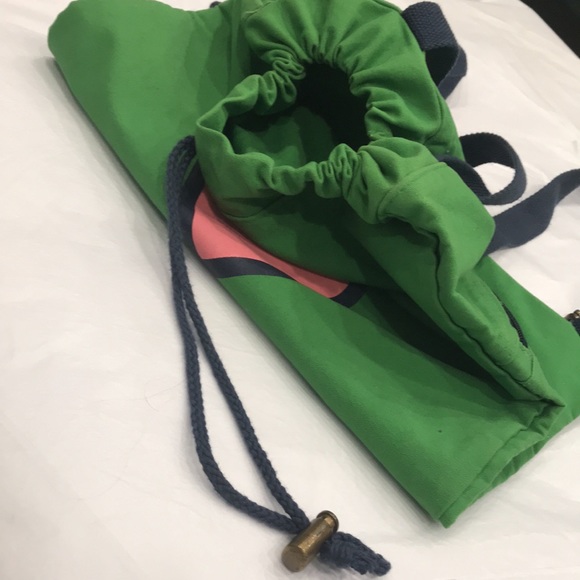 BACKPACK “ life is good “. ZIPPER ON BACK FOR SECURITY & a cinch cord at the top - Picture 5 of 5